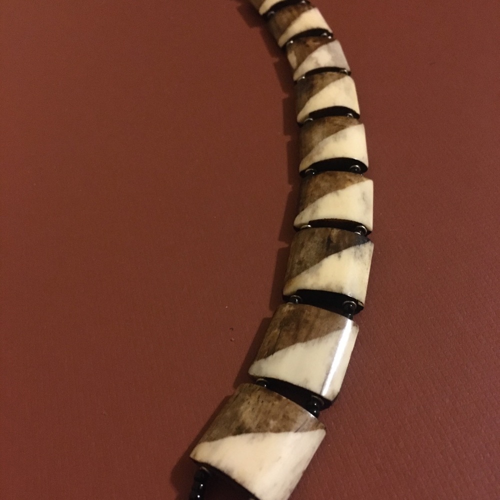 15in Glass 2 tone pieces w/Black Beads Choker